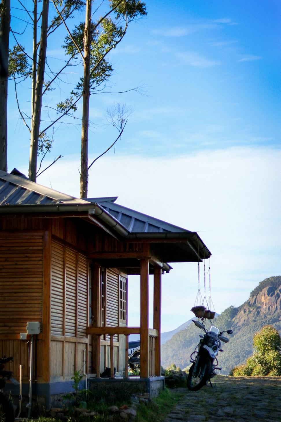 Contact Halcyon Valor Crest